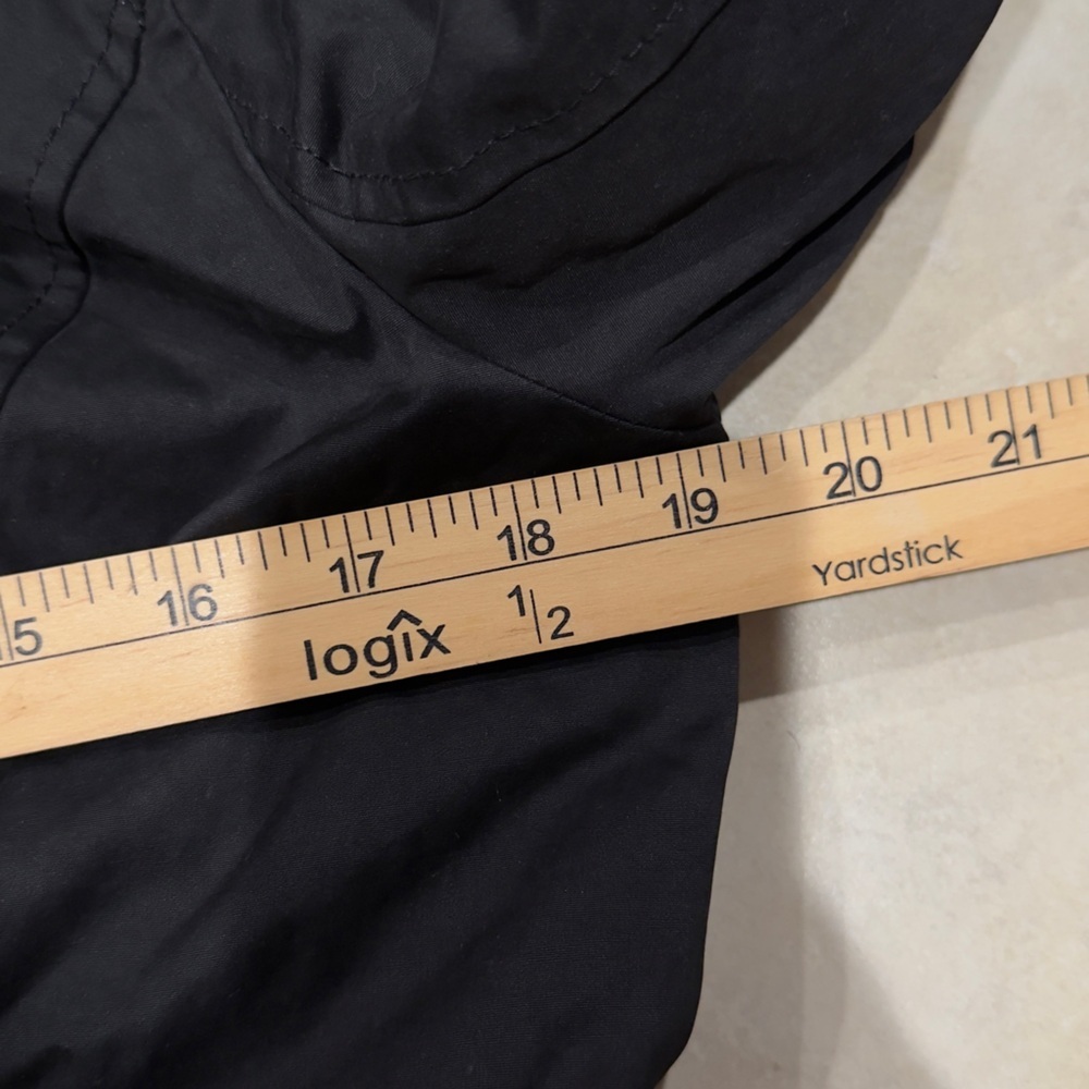 Hollister women’s black color jacket size med has a hoodie - Picture 4 of 16